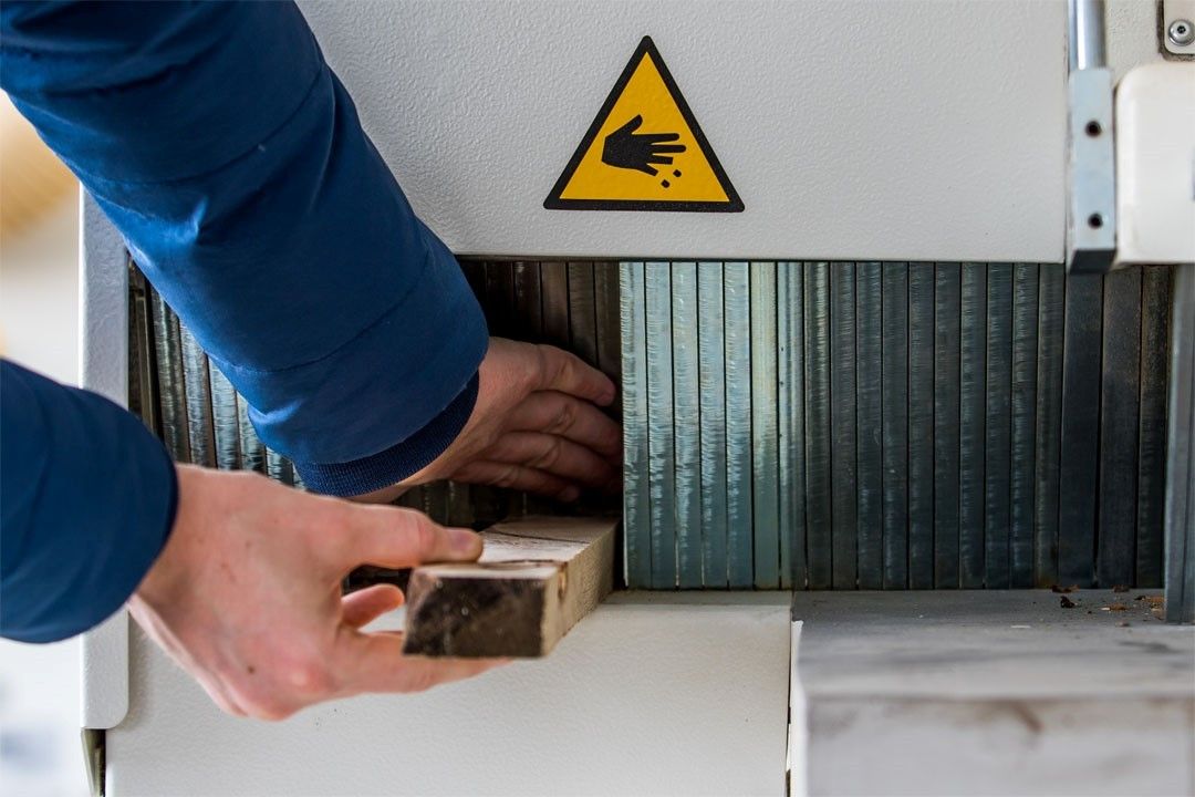 Keamanan Saat Menggunakan Mesin Pencacah