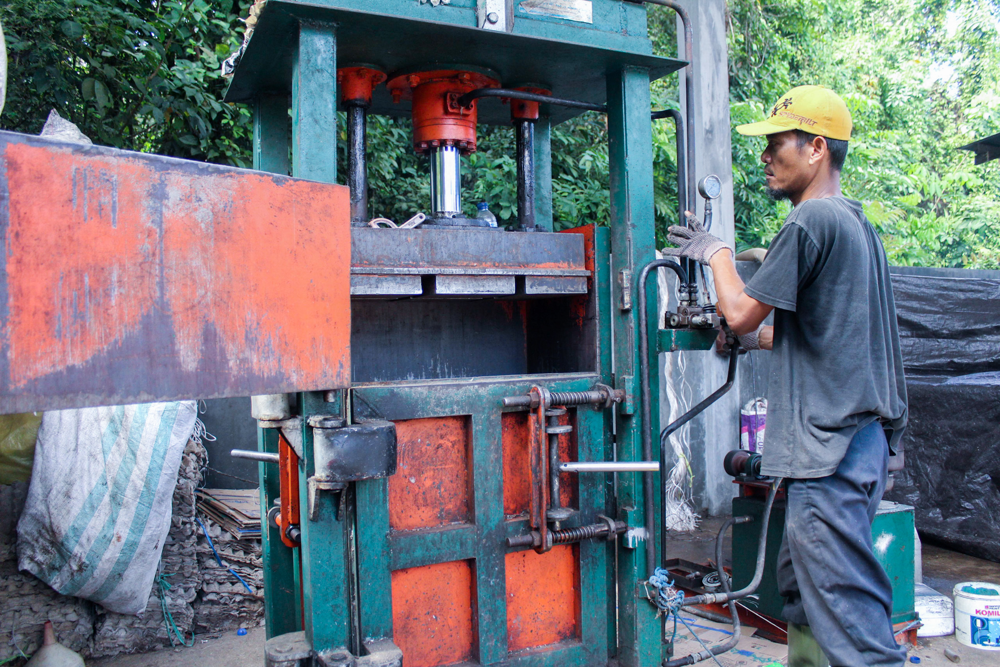 Mesin Press Sampah Plastik Bekas untuk Daur Ulang yang Efektif